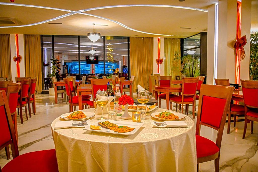 Hotel Vivas Durrës Exterior foto
